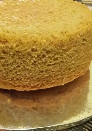 A picture of Vanilla and strawberry cake.