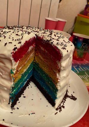 Una foto de Tarta arcoíris 🌈