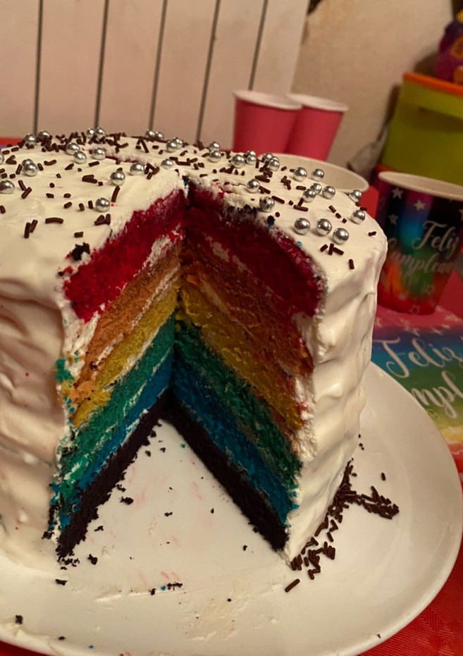 Una foto de Tarta arcoíris 🌈