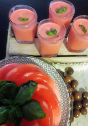 Una foto de Gelatina de agua sabor fresa y yogurt