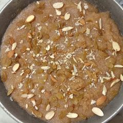 A picture of Suji ka Halwa.