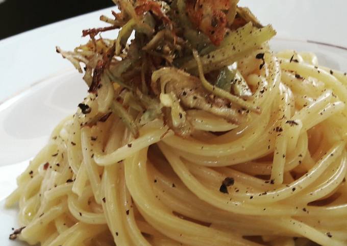 Spaghetti alla carbonara ai carciofi croccanti