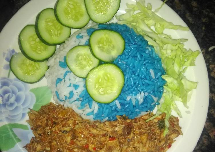Blue rice with fish source