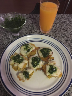 Una foto de Patacones con queso pepper jack