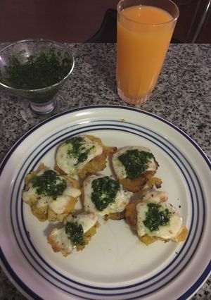 Una foto de Patacones con queso pepper jack