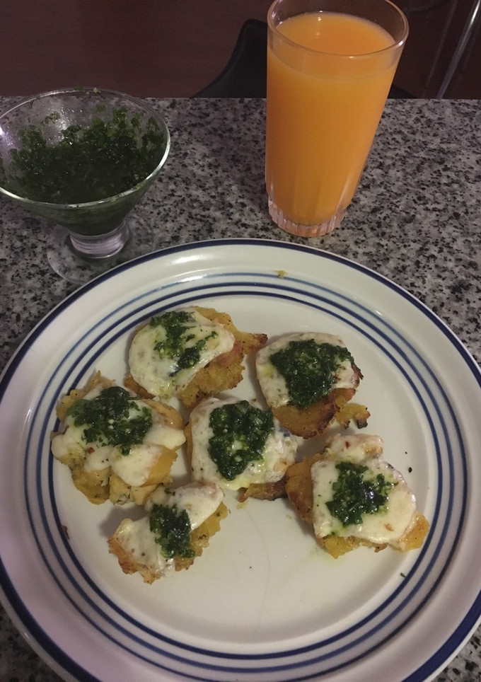 Una foto de Patacones con queso pepper jack