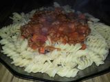 Fideos con salsa boloñesa
