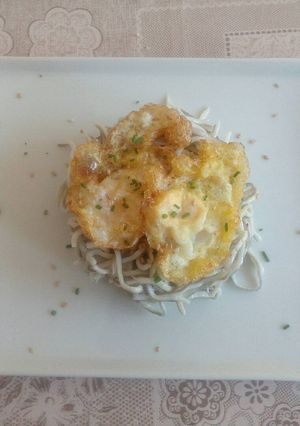 Foto principal de Huevos rotos de codorniz con gulas