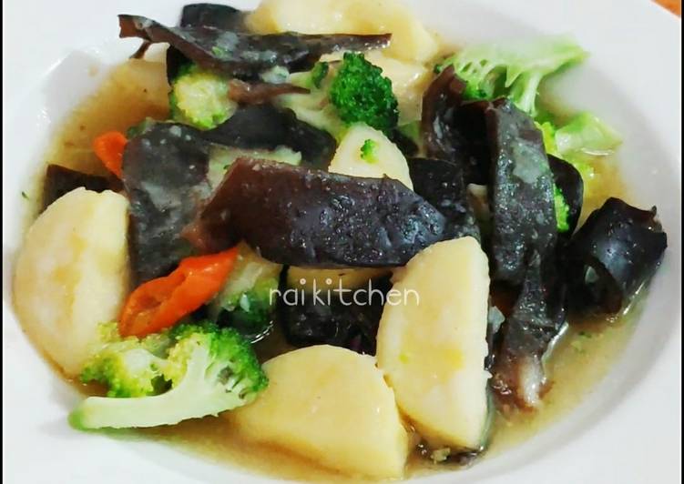 Bagaimana Menyiapkan Tumis brokoli tofu ala Rai Kitchen yang Sempurna