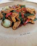 Salteado de pollo con pak choi