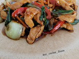 Salteado de pollo con pak choi
