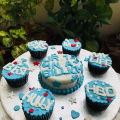 A picture of Fondant Cupcakes.