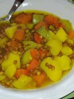 Una foto de Potaje de lentejas y verduras