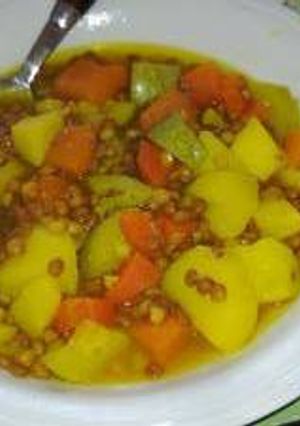 Una foto de Potaje de lentejas y verduras