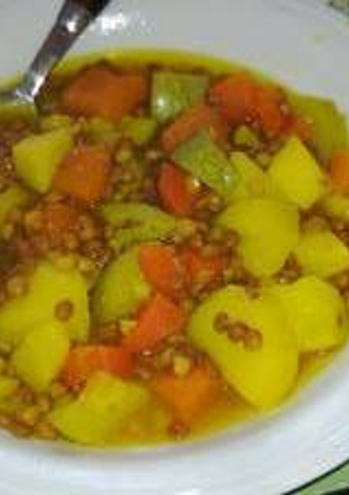 Una foto de Potaje de lentejas y verduras