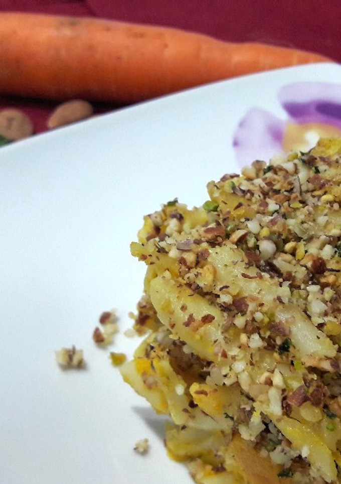 Una foto de Pasta con salsa de zanahoria 🥕 y gratinado de frutos secos