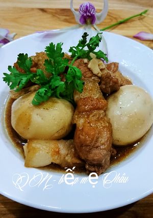 Hình của món Thịt trứng kho coca.