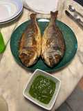 Orata croccante con pesto di erbe e fiori