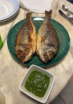 Foto di Orata croccante con pesto di erbe e fiori