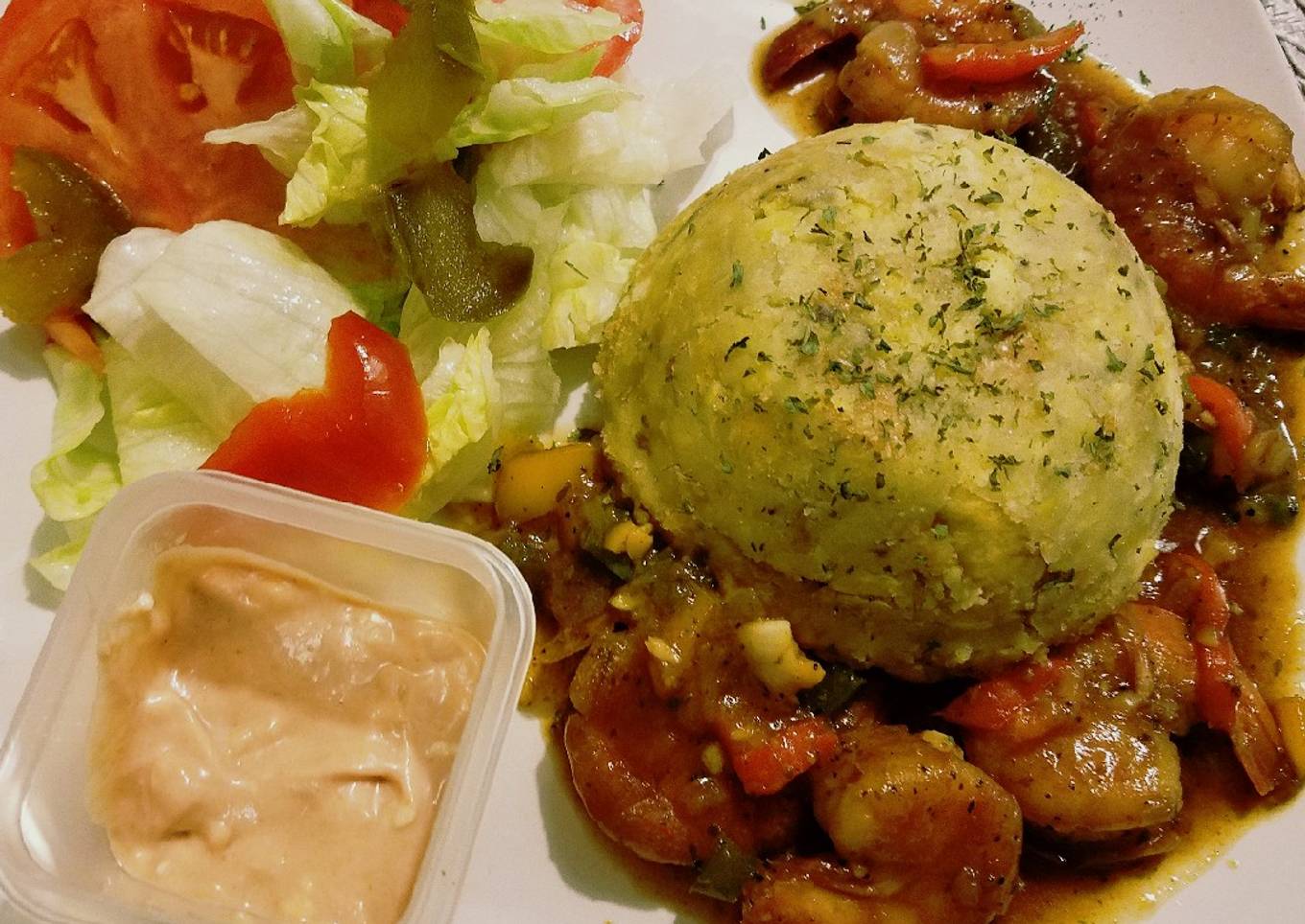 Mofongo con camarones en salsa criolla (Creole style Mofongo and Shrimp)
