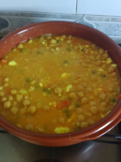 Una foto de Garbanzos estofados con huevos cocidos