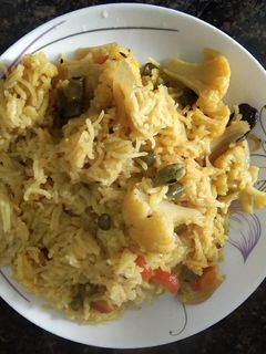 वेजिटेबल पुलाव (vegetable pulao recipe in Hindi) रेसिपी मुख्य फोटो