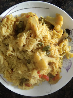 वेजिटेबल पुलाव (vegetable pulao recipe in Hindi) रेसिपी मुख्य फोटो