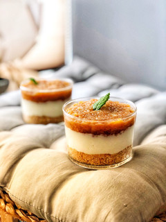 Una foto de Postre en vasitos de piña al brandy