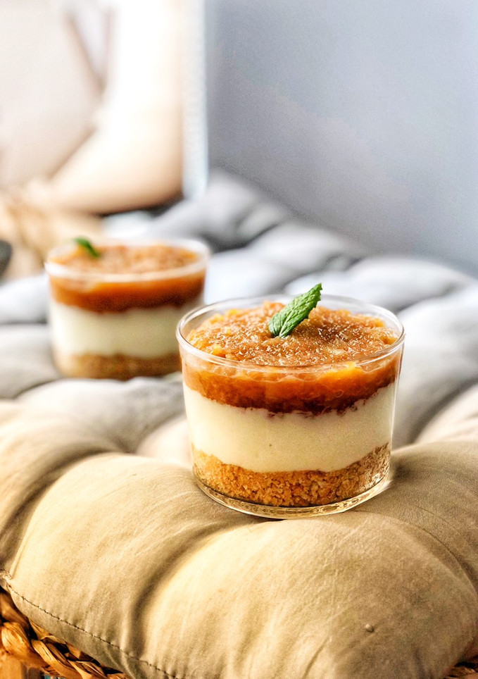 Una foto de Postre en vasitos de piña al brandy