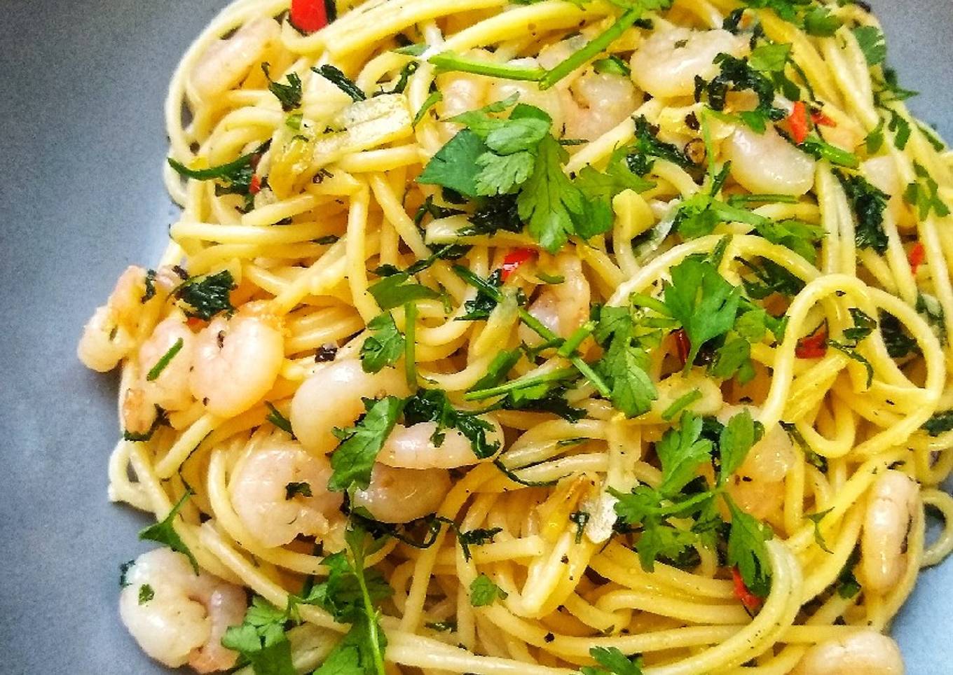 Chilli & Garlic Spaghetti with Shrimp & Fresh Parsley