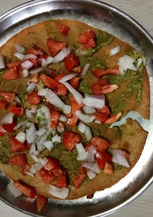 A picture of Khakhra chat.