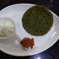 A picture of Spinach Paratha.