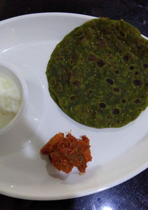 A picture of Spinach Paratha.