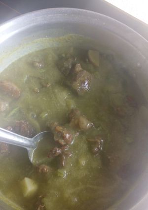 Una foto de Costilla dorada en salsa verde con papas a la Mario's