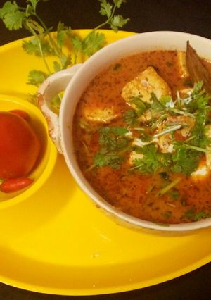 A picture of Paneer makhani.