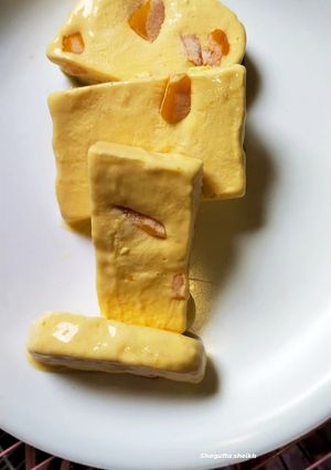 A picture of 2 ingredients Mango ice-cream.