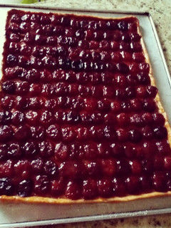 Una foto de Tarta de cerezas casera