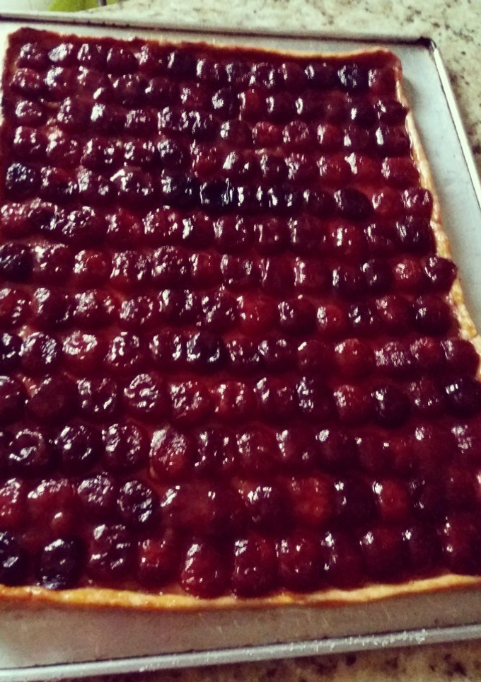 Una foto de Tarta de cerezas casera