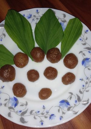 A picture of Ginger bolls.