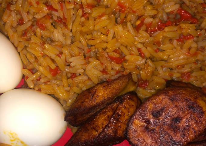 Jollof rice, boiled egg and dodo