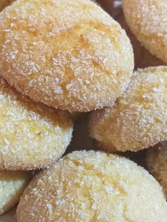 صورة لوصفة حلوى جافة بنوادكوكو والسميد🥥🥥🥥