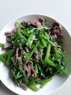 Hình của món Thịt Bò Xào Rau Cần.