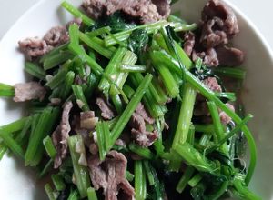 Hình của món Thịt Bò Xào Rau Cần.