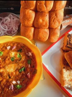 स्ट्रीट फूड पाव भाजी (sweet food pav bhaji recipe in Hindi) रेसिपी मुख्य फोटो