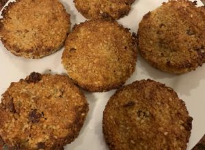 Una foto de GALLETITAS DE COCO, ALMENDRAS Y AVELLANAS (sin gluten, fácil y sano)