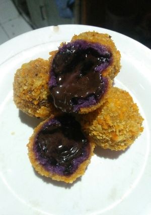 Foto resep Bola ubi ungu isi coklat