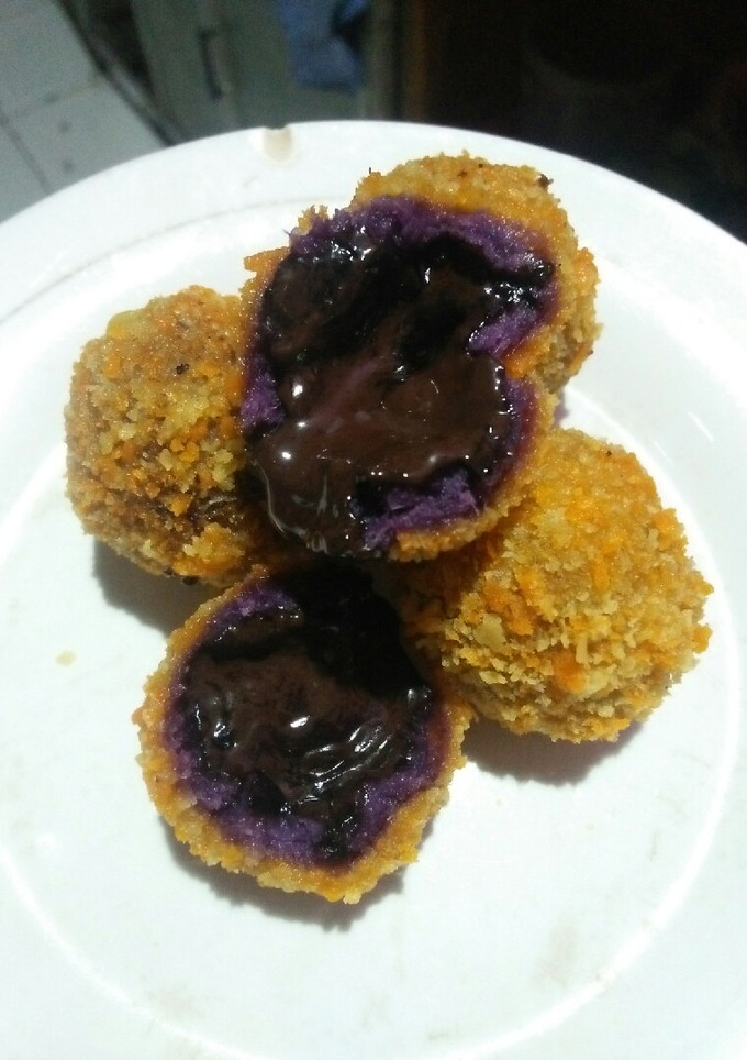 Foto resep Bola ubi ungu isi coklat