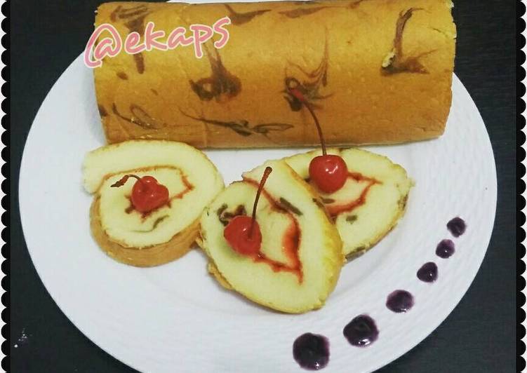 Strawberry swiss roll