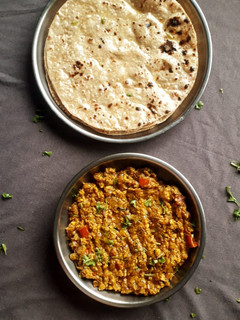पनीर भुर्जी (paneer bhurji recipe in marathi) रेसिपी चे मुख्य फोटो