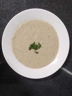 Una foto de Crema de berenjena con coliflor